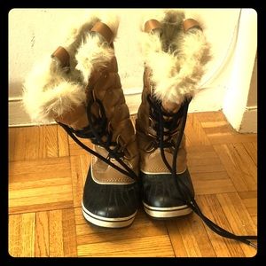 Sorel tan weatherproof boots